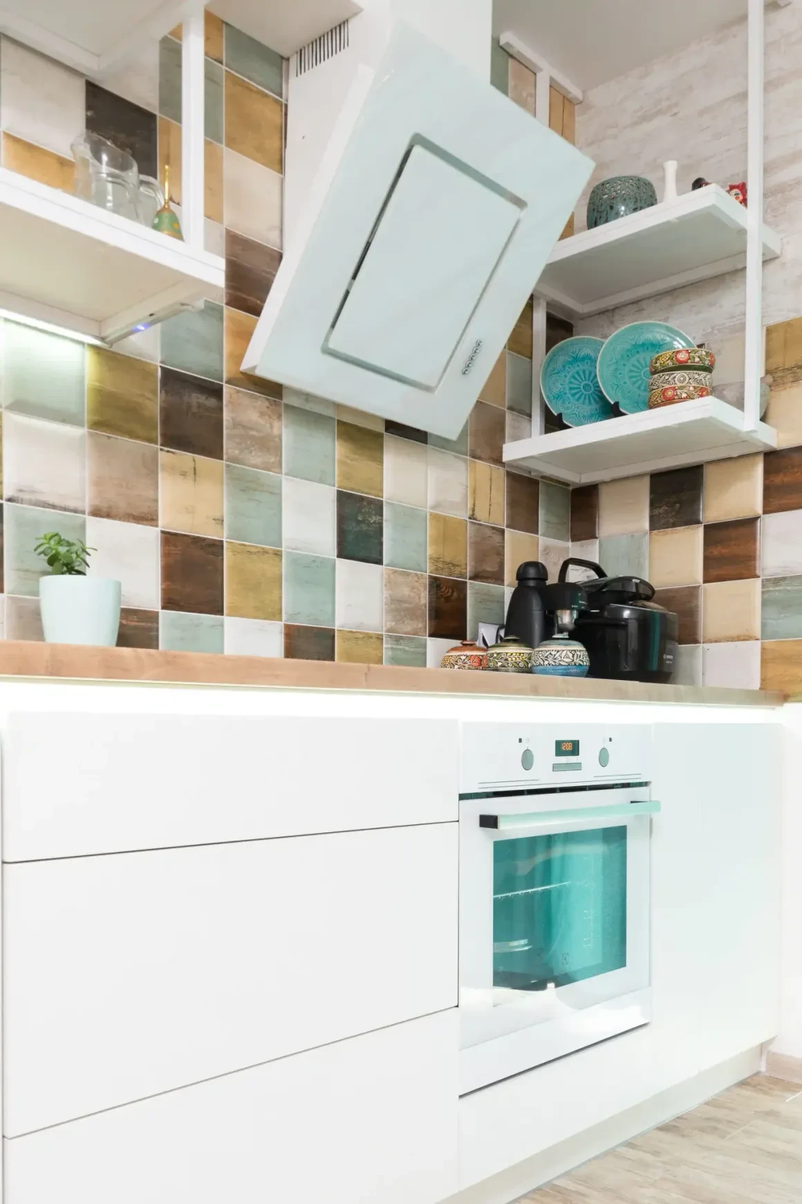 Multicolor kitchen backsplash tiles in a Fredericksburg vacation rental kitchen
